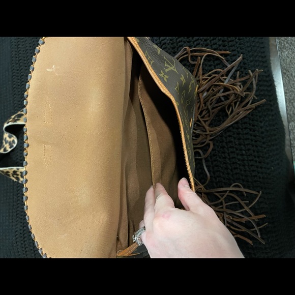 ReMade Authentic LV crossbody bag - Picture 4 of 8